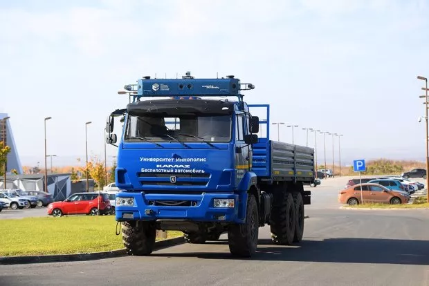 Беспилотные грузовики помогут уменьшить дефицит профессиональных водителей. / РИА Новости
